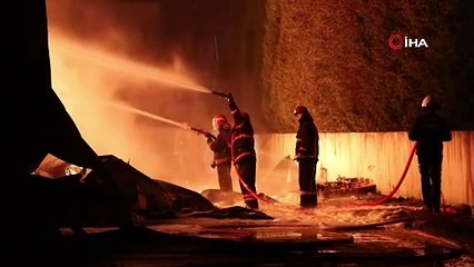 Alevler gökyüzüne yükseldi! Gece yarısı korkutan yangın