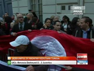 Penunjuk perasaan berkumpul di hadapan kedutaan Tunisia