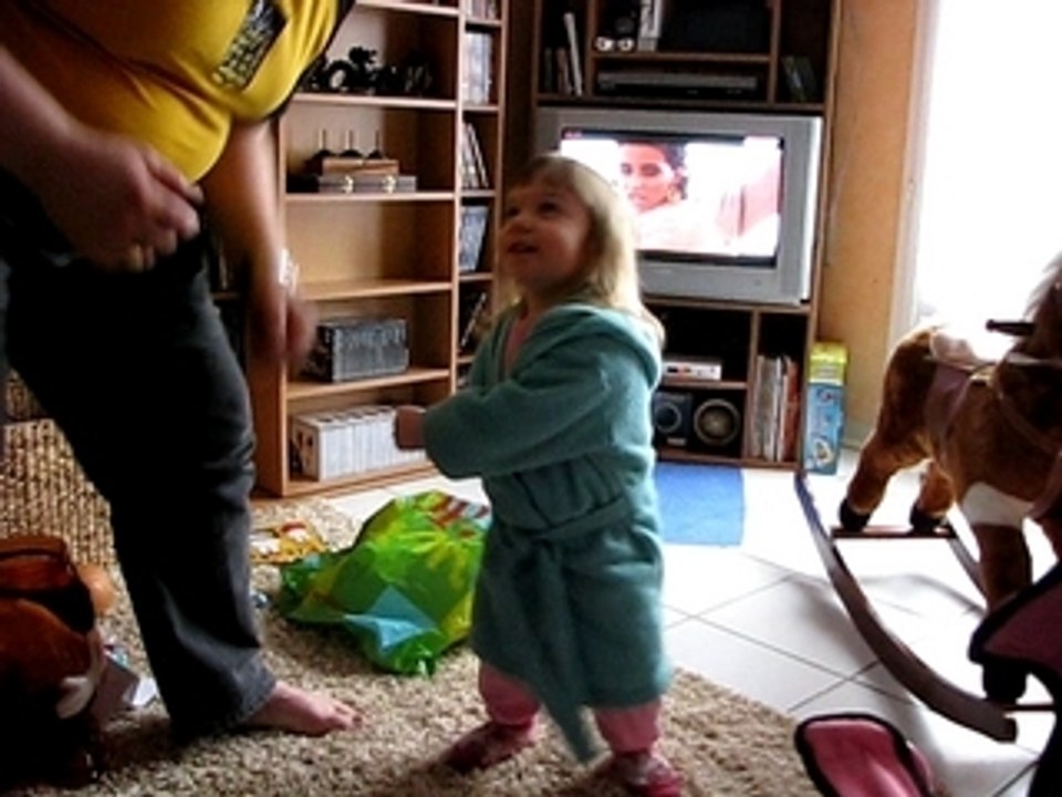 Julie danse avec papa
