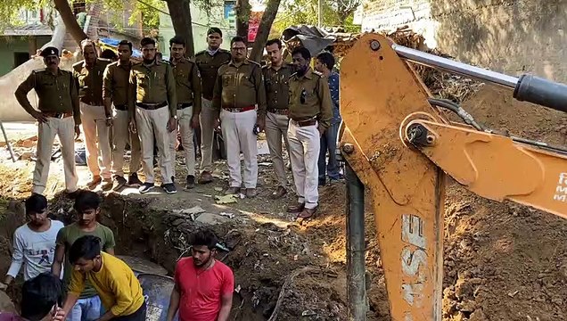 वीडियो में देखें : गुना जिले में जमीन ने कैसे उगला अवैध शराब का जखीरा