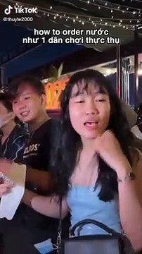 Lê Thuỵ xúng xính váy áo lên bar cho “bằng bạn bằng bè”: Rửa phèn nhưng cách gọi nước cười xỉu