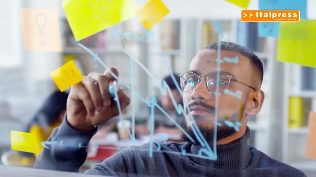 Ue, al via piano da 300 mld di investimenti sostenibili