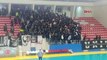 SPOR Hentbol maçında tribün karıştı; Beşiktaş taraftarları salondan çıkarıldı