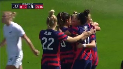 Face aux Etats-Unis, cette footballeuse inscrit trois buts contre son camp !