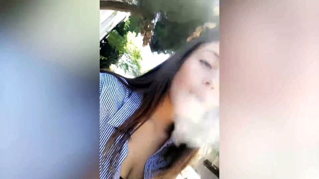 Disabled model suffers extreme muscle pain after becoming addicted to vaping as a teenager