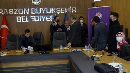 Öfke kontrolü eğitimi imza protokolünde gerginlik! Sinirlerine hakim olamayınca toplantıyı tamamlayamadılar