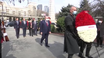 TBMM Başkanı Şentop Kahramanlar Meydanı'nda anıta çelenk bıraktı