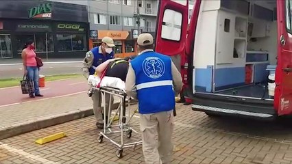 Mulher cai de bicicleta na ciclovia da Av. Brasil e fica ferida; Corpo de Bombeiros é acionado