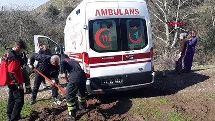 AMBULANSI KURTARMAYA GELEN İTFAİYE DE ÇAMURA SAPLANDI