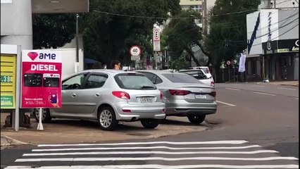 Colisão entre automóveis é registrada no Centro de Cascavel