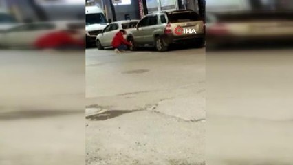 Komşusuna kızdı aracının lastiğini kesti