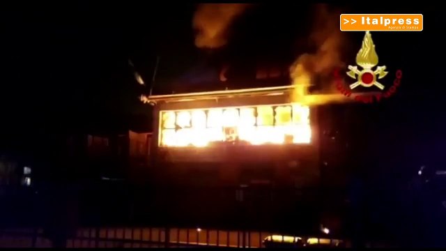 Incendio danneggia una ditta tessile in provincia di Prato