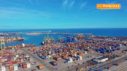 Cresce ancora l'export, a novembre +16,8% su base annua