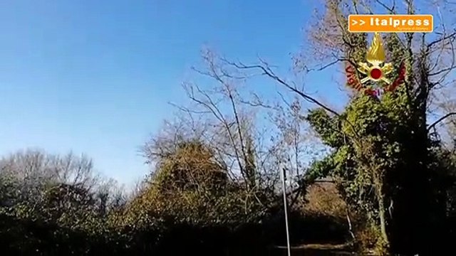 Brescia, Monte Maddalena. Vigili del fuoco spengono incendio boschivo