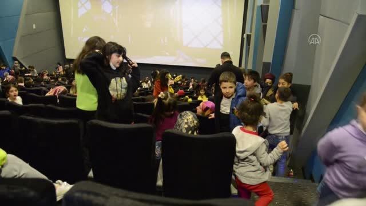 DİYARBAKIR - Vatandaşlara ücretsiz sinema ve tiyatro gösterimi