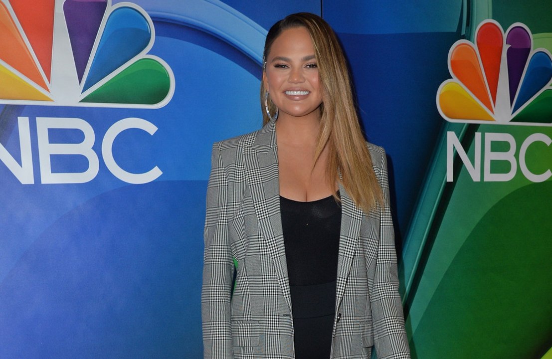 Chrissy Teigen steckt bis zum Hals in einer IVF-Behandlung