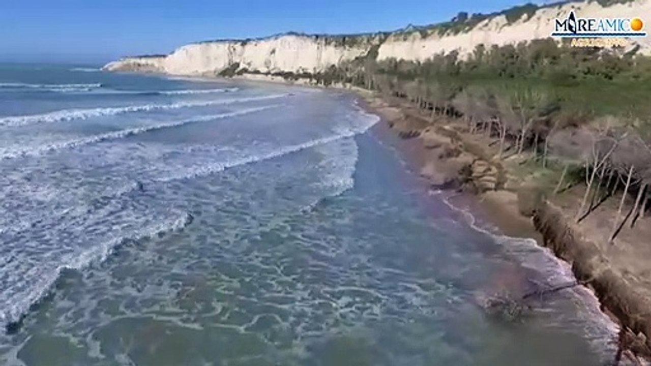 In Sicilia le mareggiate cancellano il boschetto di Eraclea