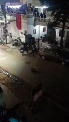 सरेआम ज्वैलर पर फायर कर डंडों से हमला: वीडियो देख रोंगटे खड़े हुए