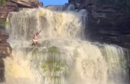 Nacho Mendoza salta desde una cascada como una auténtica estrella de acción