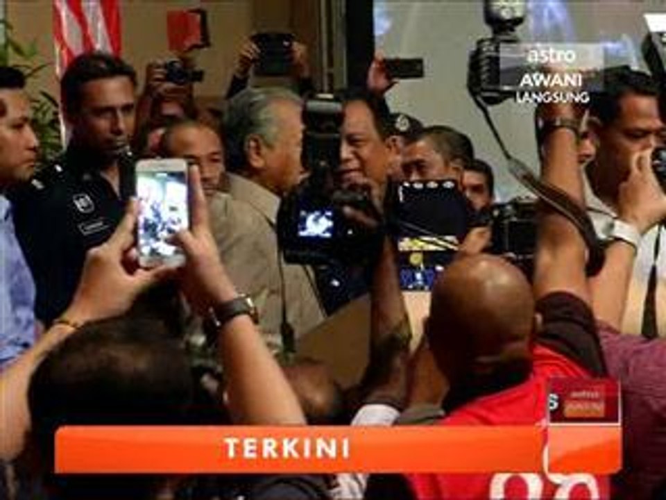 Dialog PM 'Nothing2hide' dibatalkan