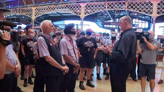 Thousands of Sydney commuters left stranded after train network shutdown