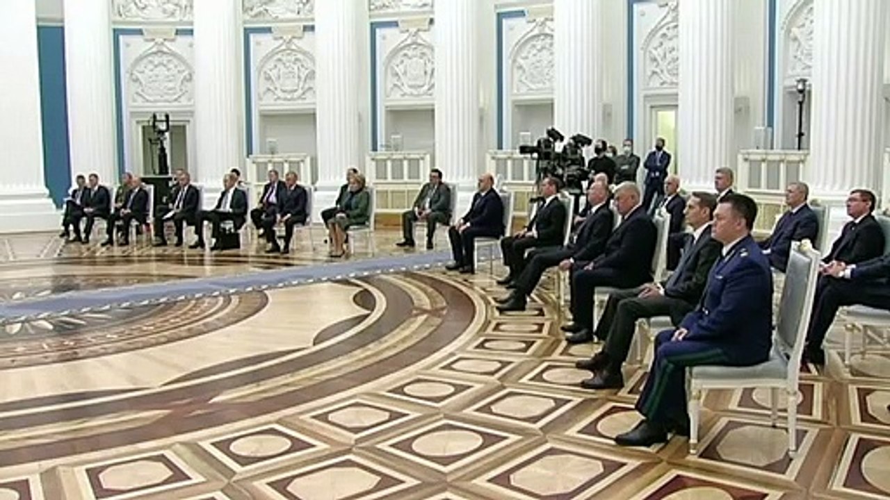 Putin order 'peacekeepers' to eastern Ukraine regions