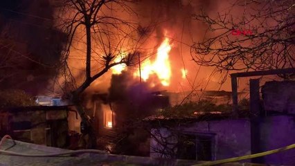 İSTANBUL-ATAŞEHİR'DE GECEKONDU ALEV ALEV YANDI