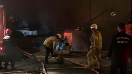 Son dakika... Ataşehir'de gecekonduda çıkan yangın söndürüldü