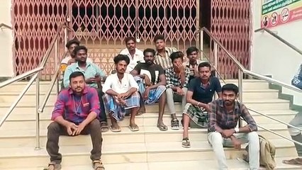 “வலிமை” டிக்கெட் 1000 ரூபாயா..? தியேட்டர் வாசலில் அஜித் ரசிகர்கள் போராட்டம்..மேலாளரை தாக்க முயற்சி.!