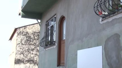 Üsküdar'da ilginç bina: Kapısı var, çıkışı yok