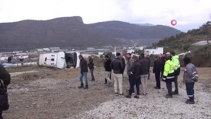 Mersin'de işçi servisi devrildi: 40 yaralı