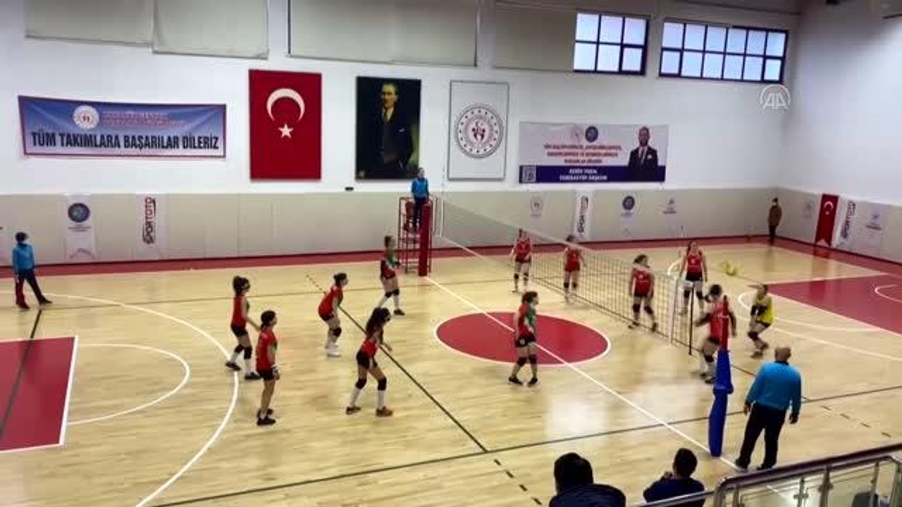 Dünya şampiyonu işitme engelli kadın milli voleybolcular gözünü olimpiyatlara dikti