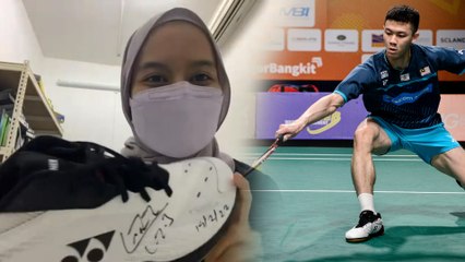 Gadis ini ‘shaking’ dapat kasut Lee Zii Jia! No, no... tak terfikir nak jual