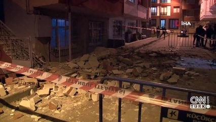 Binanın ikinci ve üçüncü katındaki balkonlar çöktü