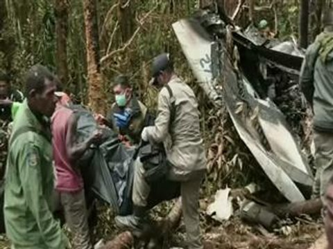Bodies removed from Papua plane crash site
