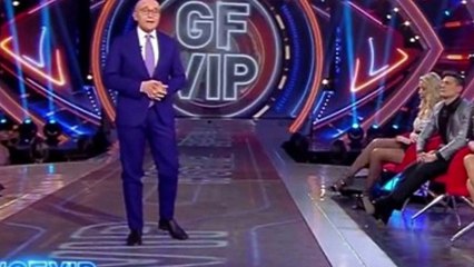 “Adesso esci dalla casa”. GF Vip, Alfonso Signorini è costretto a farlo