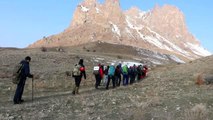 Türkiye ve Azerbaycanlı dağcılar Hocalı Şehitleri için Haça Dağı'na tırmandı