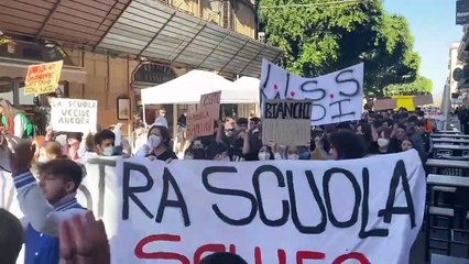 Studenti in piazza a Palermo: "Basta alternanza scuola-lavoro"