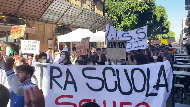 Studenti in piazza a Palermo: Basta alternanza scuola-lavoro