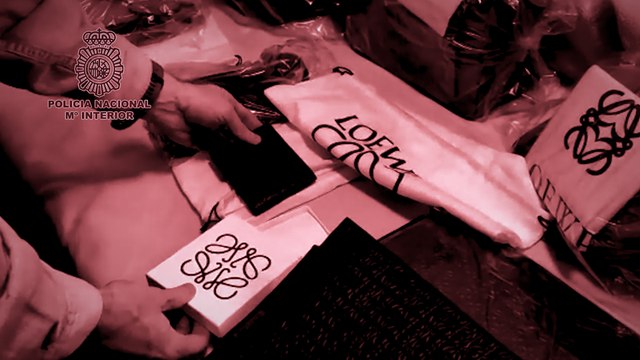 La Policía desmantela una fábrica de bolsos de lujo falsificados