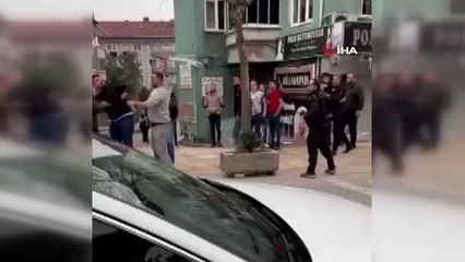 Zonguldak'ta dehşete düşüren anlar... Çürük portakal kavgasında kılıçlar çekildi, ortalık savaş alanına döndü