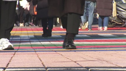 정부 "코로나19 출구 초입...유행 정점 이후 일상회복 검토" / YTN