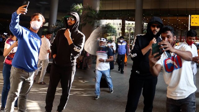 Kartik Aryan Mumbai Airport पर हुए स्पॉट, देखते ही Fans की भीड़ ने घेरा , Viral Video | FilmiBeat