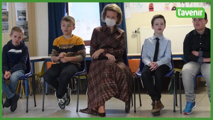 Viste de la reine à l'école communale de Bouge