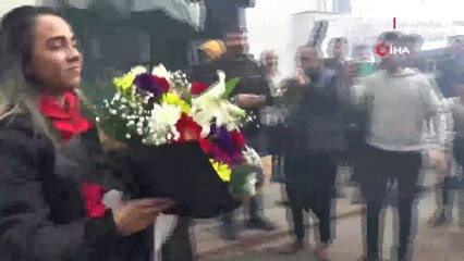 Brezilyalı kadın futbolcuya Gaziantep'te davul zurnalı karşılama