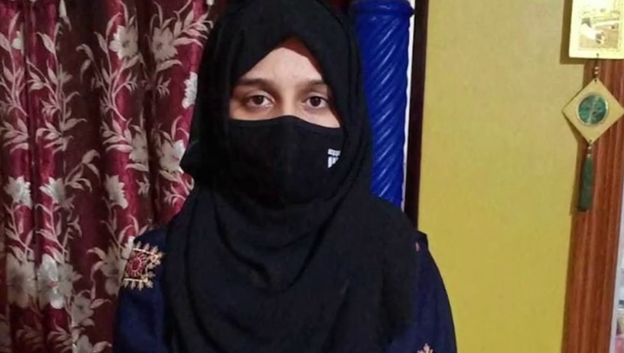 Modi_Visit_Muskan_hijab_girl_Home_in_karnataka