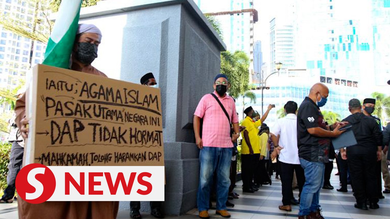 Cops to call up protesters outside KL High Cour...