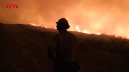 El fuerte viento impide controlar el incendio del Parque Natural de Creus