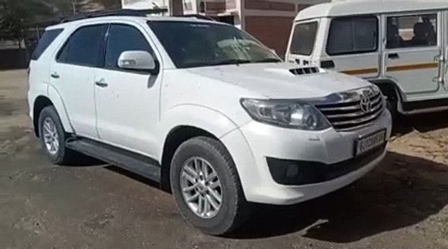 5 किलो 700 ग्राम अवैध अफीम का दूध जब्त, लग्जरी कार बरामद