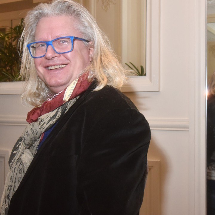 VOICI SOCIAL : Pierre-Jean Chalençon : son nouveau tacle envers Sophie Davant et Affaire Conclue (1)